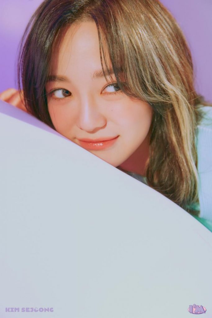 Kim Sejeong Age, Debut, Bio, Wiki, Facts & More - Kpop Members Bio